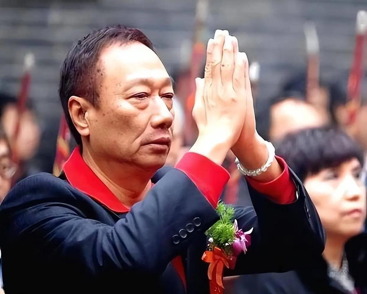 富士康大陆员工总数骤降32万，郑州园区从40万人砍到20万，生产线大片熄火！很多