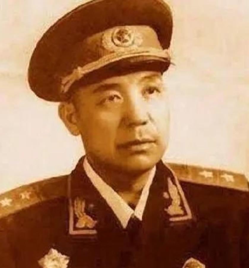 1955年，大授衔上，42军军长吴瑞林穿了普通干部军装，心里直嘀咕：“我现在没有