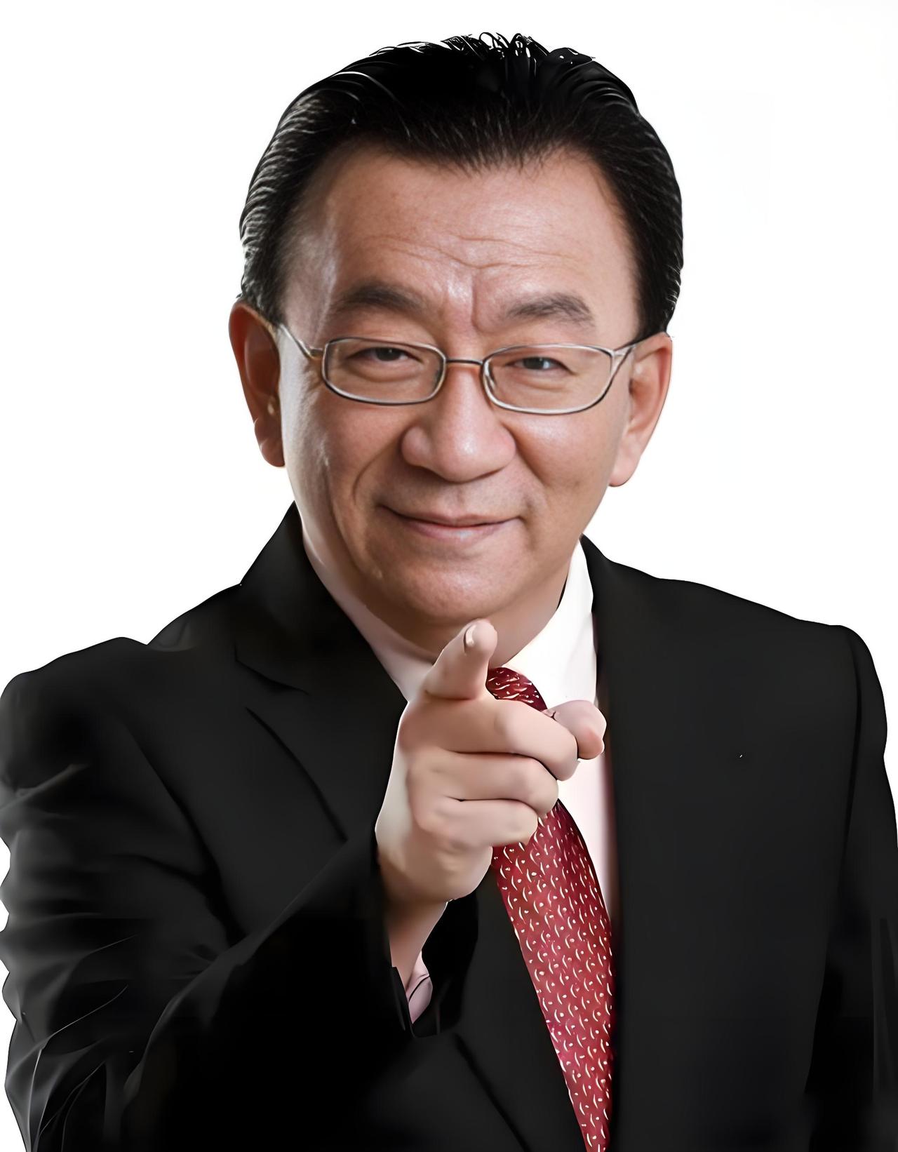 侯耀华说郭德纲的相声确实不错，可是和艺术家这个头衔差的不是一星半点。郭德纲做
