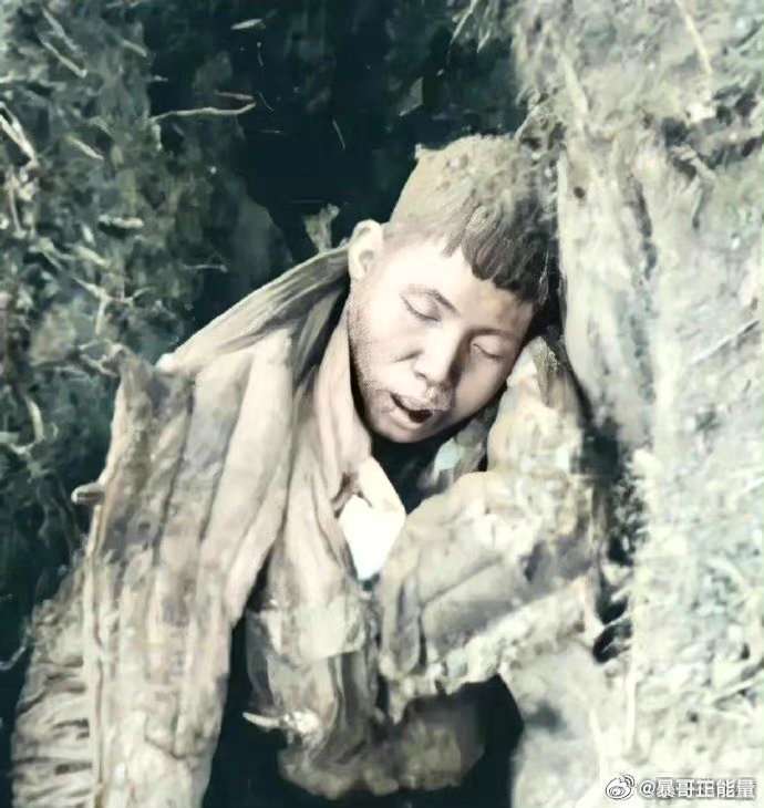 这是长津湖战役中被冻死的志愿军战士💔他才是中国最耀眼的明星[赞]致敬先