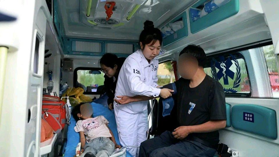 一对夫妻带9岁女儿6岁儿子登山，被困4天4夜“弹尽粮绝”！近300人进山救援，找