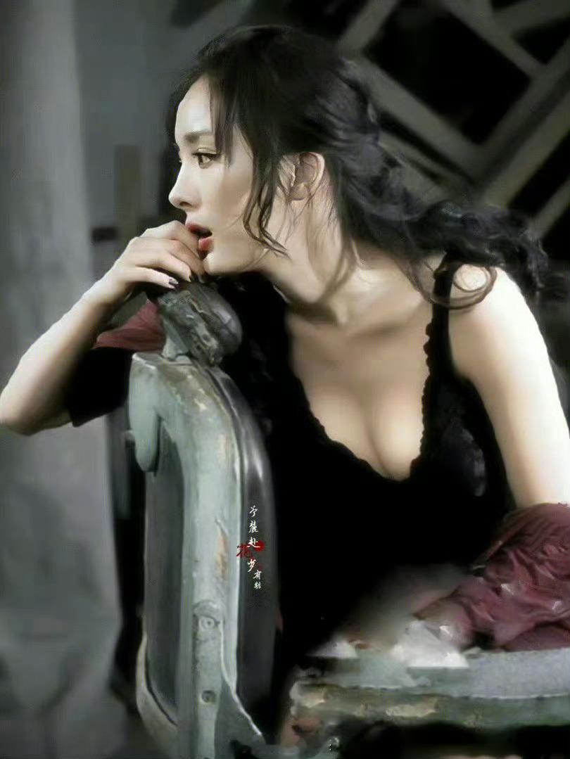 杨幂这糯糯得身材好诱人啊​​​