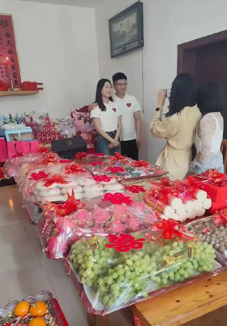这样的订婚现场，是不是以后只会更多​送点这些有什么用处呢？