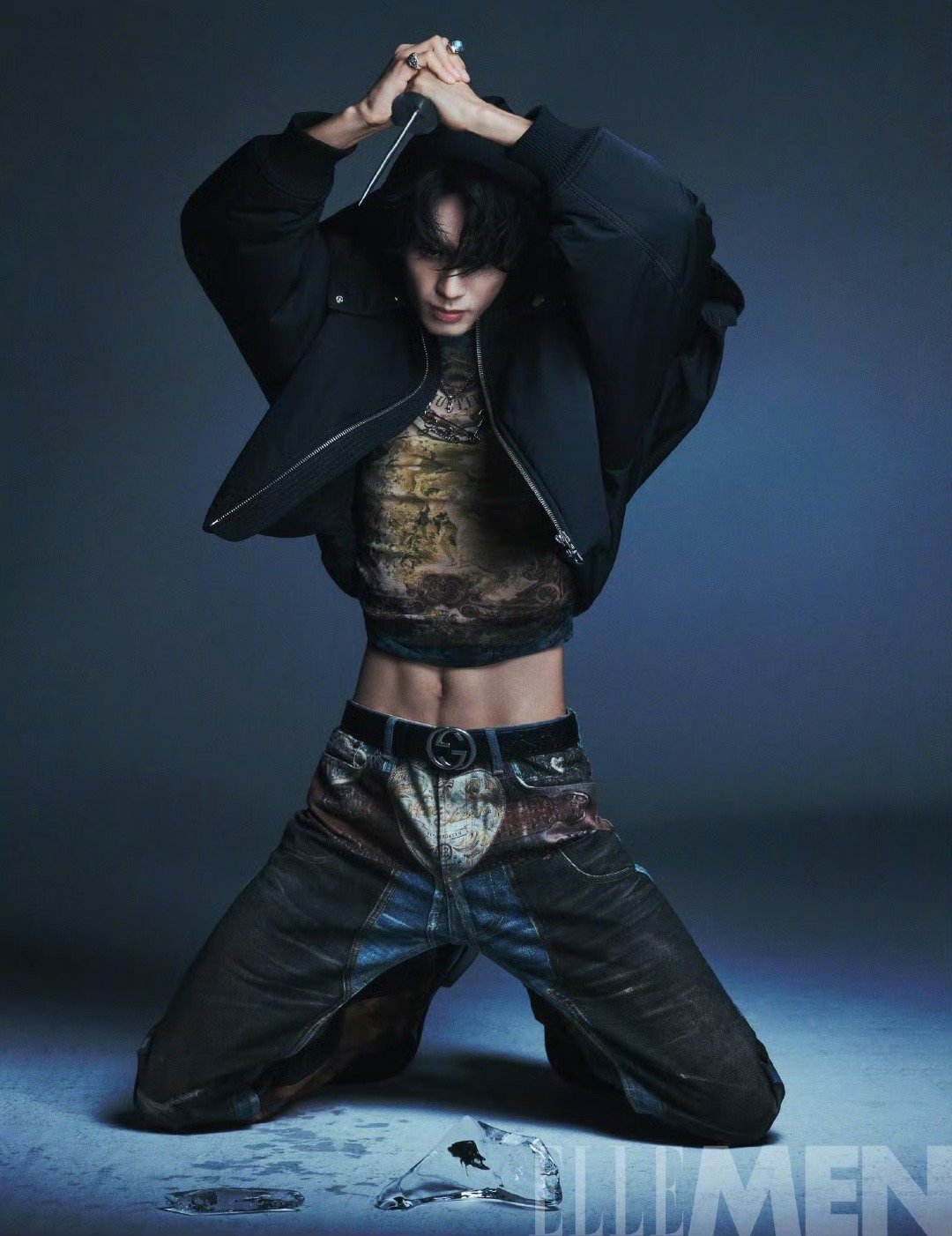 宋威龙露腰血痕妆谁被宋威龙的血痕妆帅晕！露腰造型尽显好身材，血痕点缀增添破碎氛