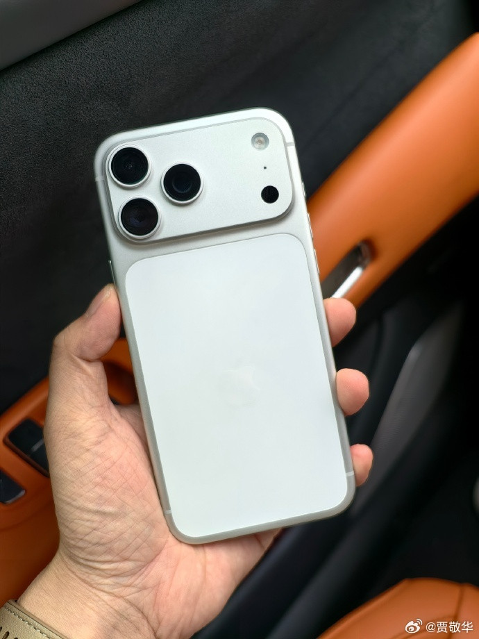 刚听手机圈的朋友说了一个事儿，某地专门做iPhone扩容的老板，去年双11赚了小