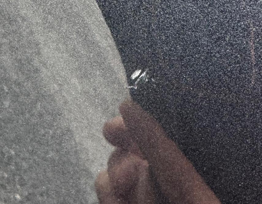 特斯拉被开门杀，没开哨兵模式？特斯拉遇开门杀没开哨兵模式，这可有点小麻烦。没