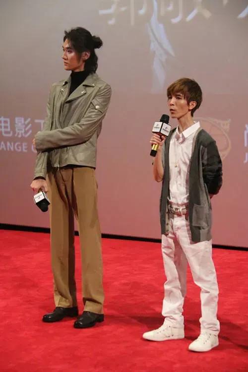 就这张照片而言，目测郭敬明身高应该有1米60以上