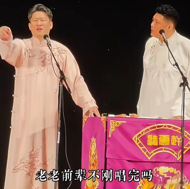 相声名家曹云金真是太敢说了。刚刚曹云金表示：相声演员可不敢唱京剧，老前辈敢唱，惹