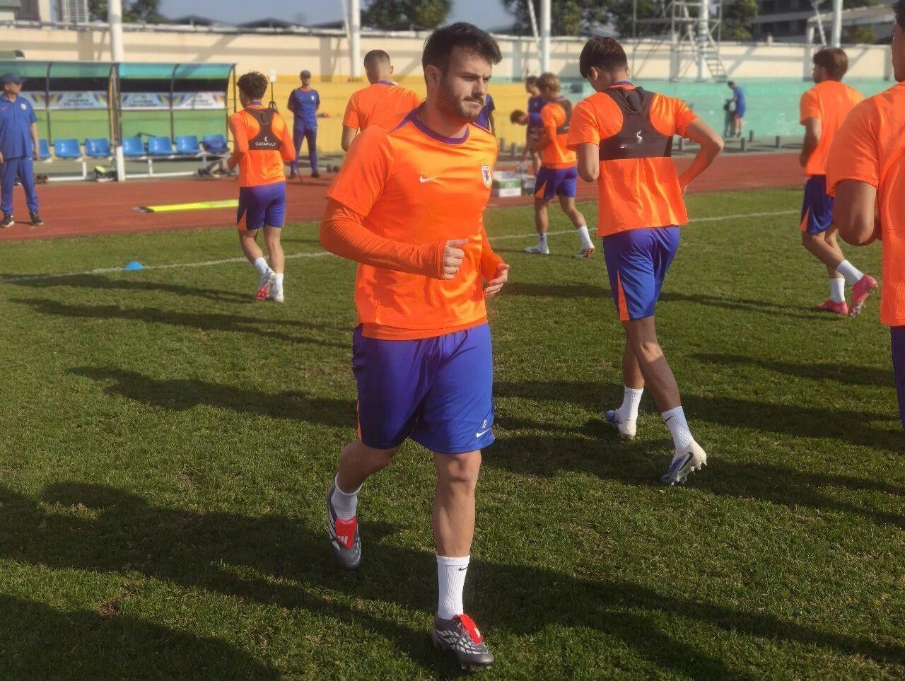 俱乐部官方消息，山东泰山队外援瓦科抵达海南，正式回归山东泰山，加入海口的冬训阵容