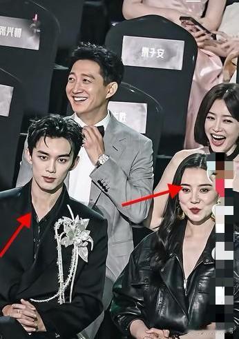 我的天这镜头谁能抗得住我算他牛，万万没想到他俩却赢了，仔细看这高清镜头怼脸拍