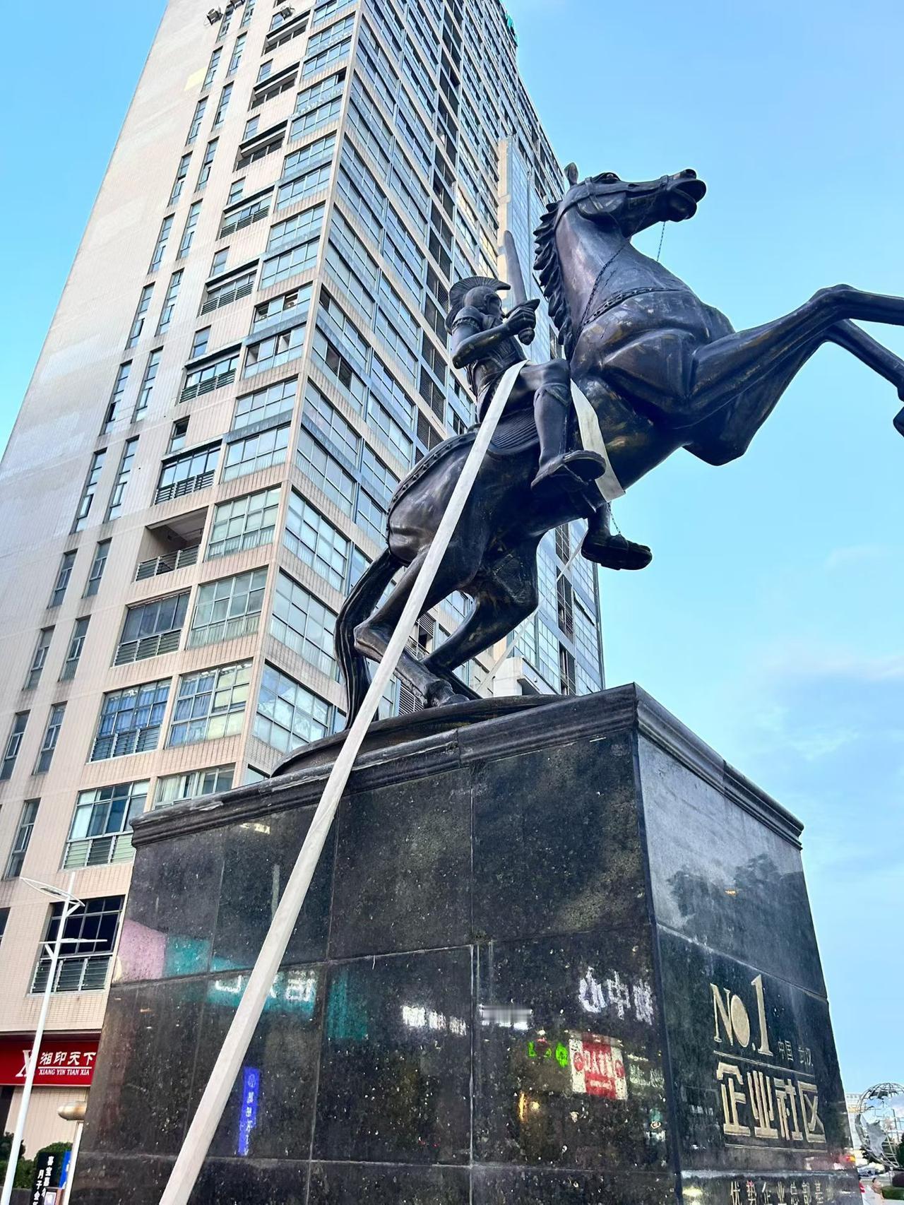 “巴威”到底来不来前几天都在讨论台风“巴威”的到来，为把灾害影响降到最低，各地