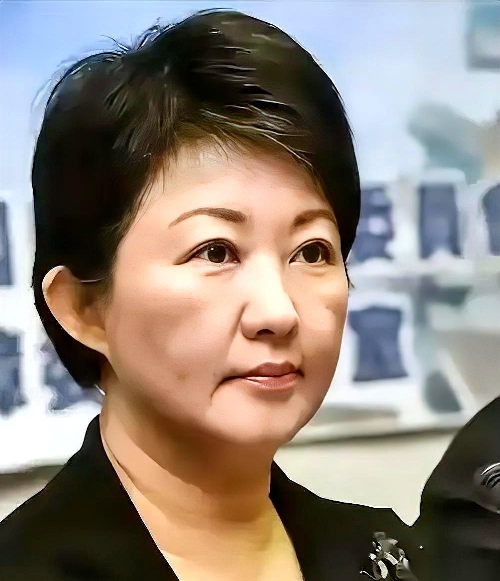 9月23日，有份民调称蒋万安仅领先沈伯洋1.2个百分点。台中市长卢秀燕不仅没去