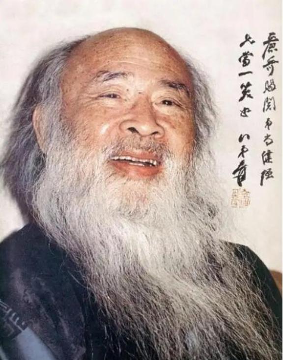 1949年，张大千散尽家财，弄到了三张飞机票。这架飞机，是最后一架离开成都的飞机