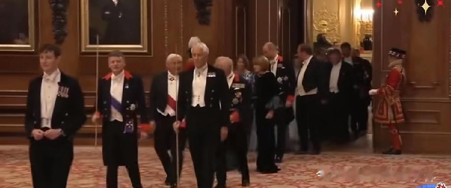 查尔斯国王为德国总统设宴，王室全员盛装营业——凯特戴的钻石冠冕是德国裔亲王设计的