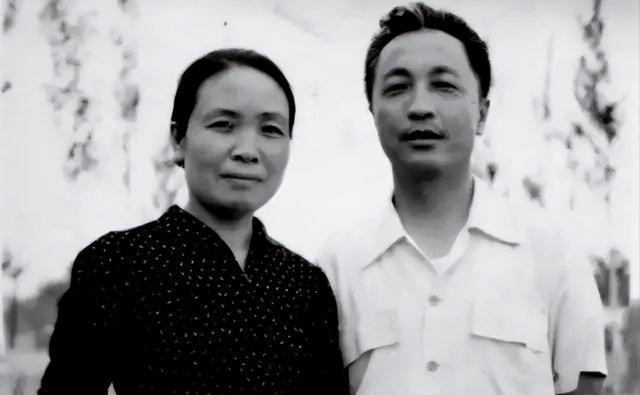 相伴50载，发现丈夫背叛证据后她绝食而亡，次年丈夫把情人娶回家1985年，北