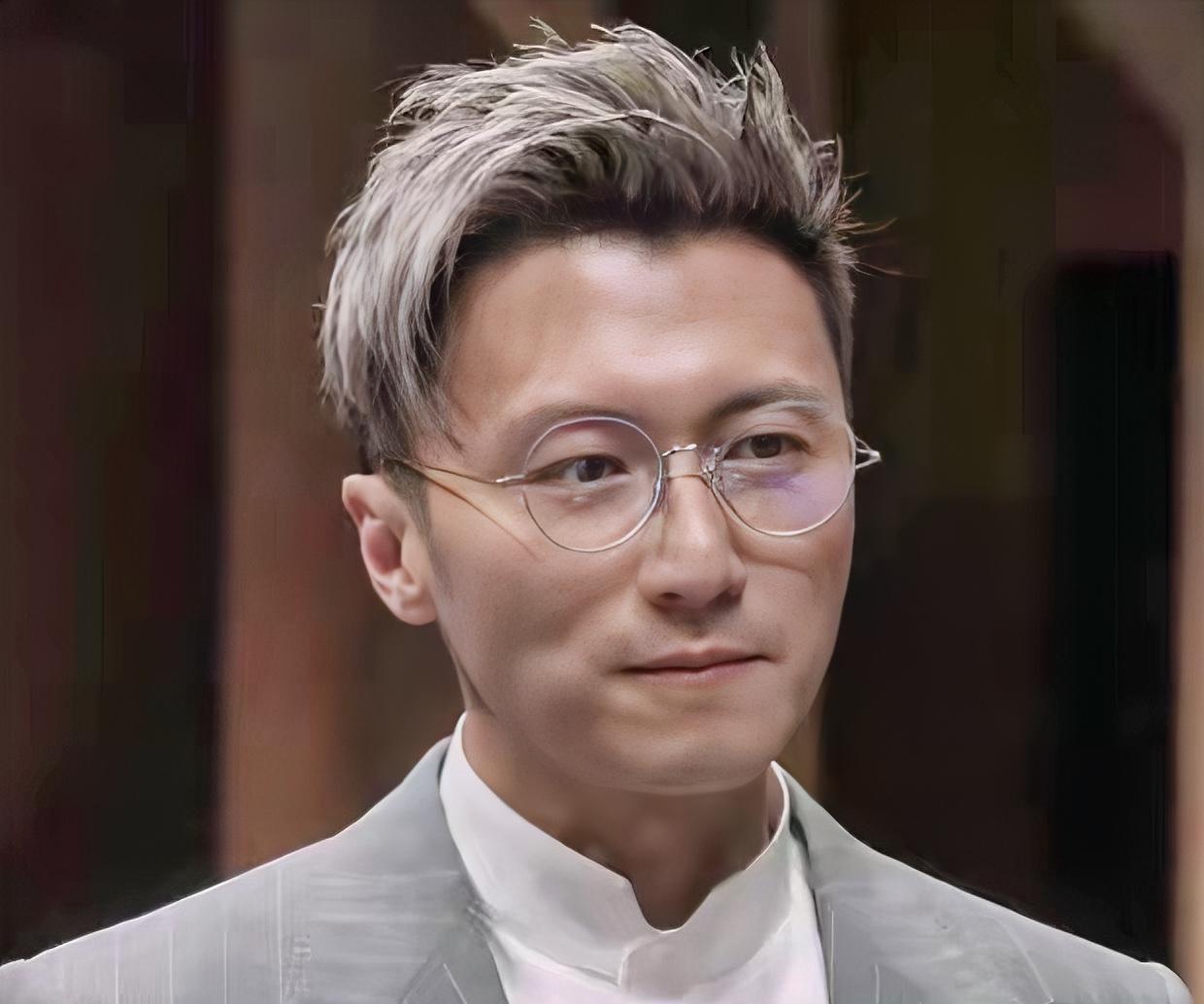 错的不是用火锅底料而是你用的不是自己做的谢霆锋在美食比赛当评委时，淘汰了一位
