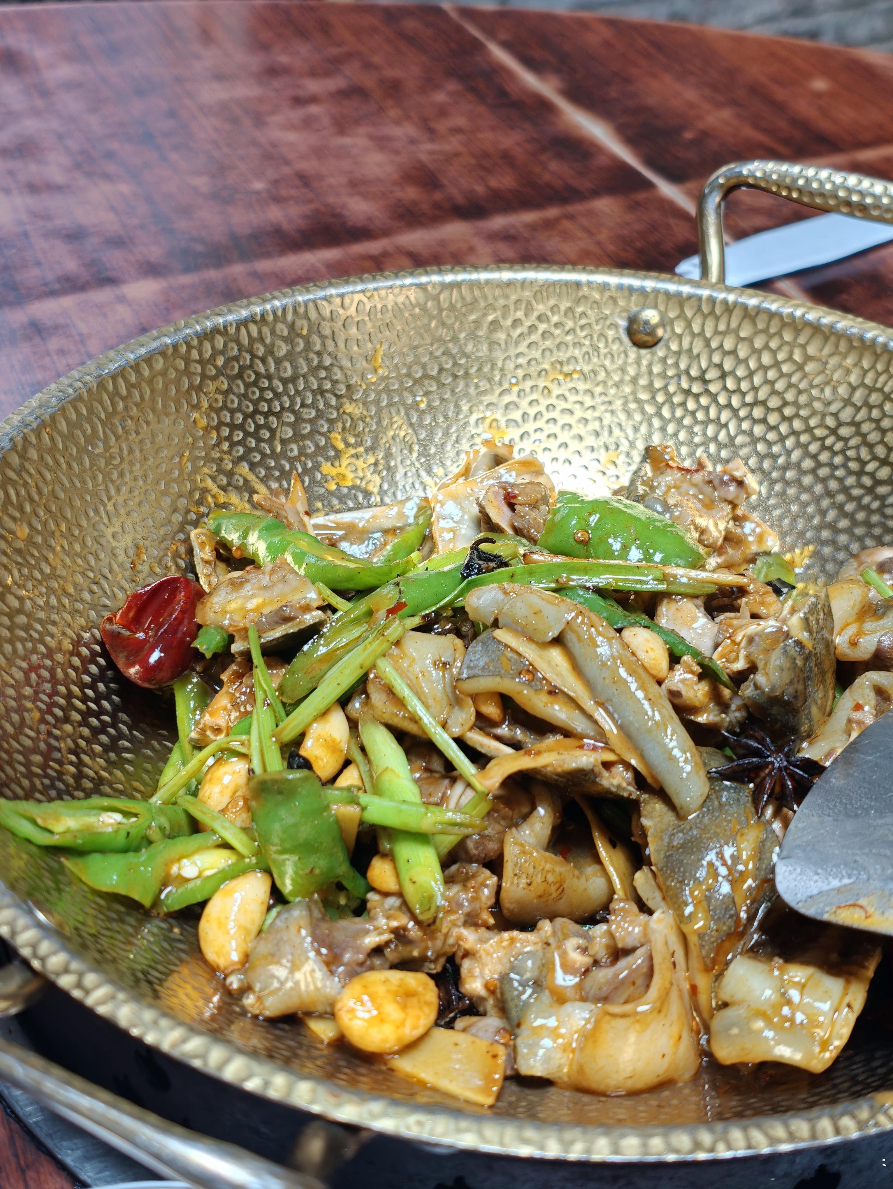 菌锅鸡+水鱼，就问你补不补吧深圳