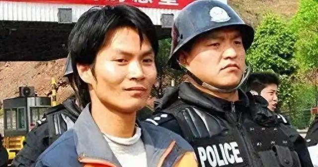 我是在老家一个聊天群里听人说起伍勇这事的，一开始还以为是谁在编故事。后来去查了查