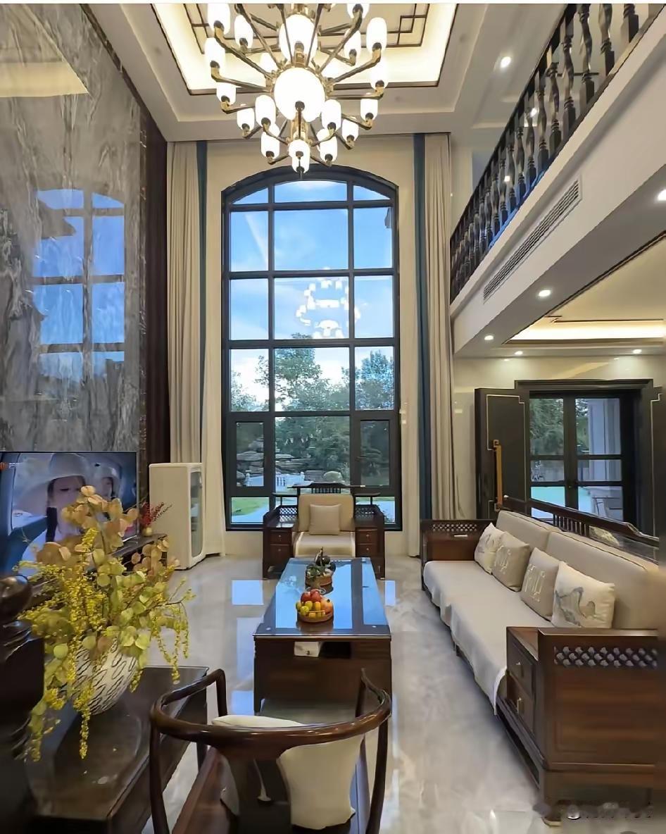 真正聪明的女人，早就不跟婚姻较劲了。我的一个朋友，儿子刚结婚，老公在外做生意，钱