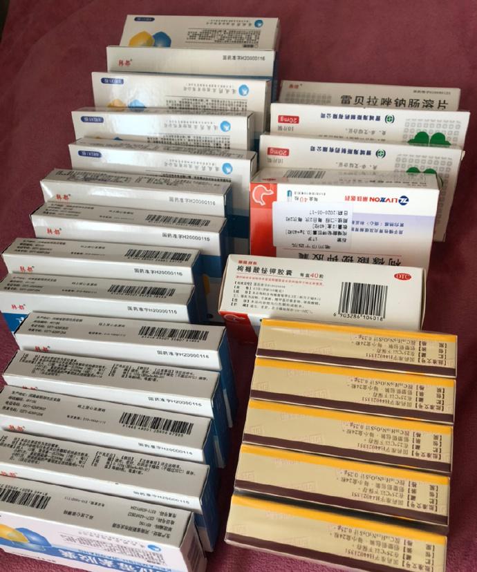 上海三甲ICU医生，为救胃癌晚期母亲，潜入病友群蛰伏半月，花万元向药贩子买下无批