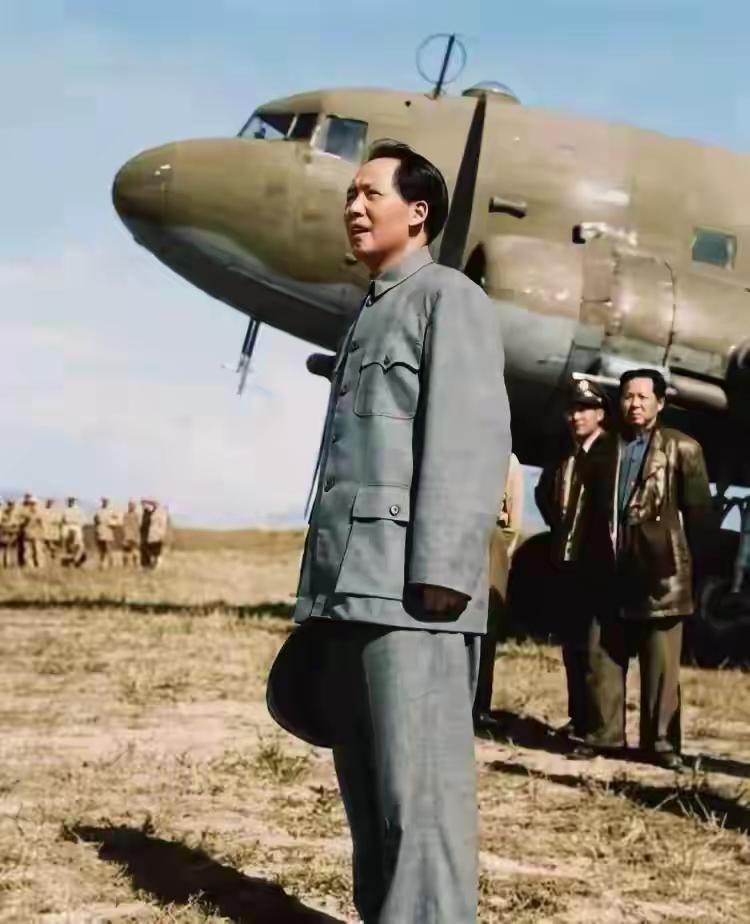 毛主席深谋远虑，用他那无人可及的洞策能力，描画着社会主义的蓝图！发动各种运动，