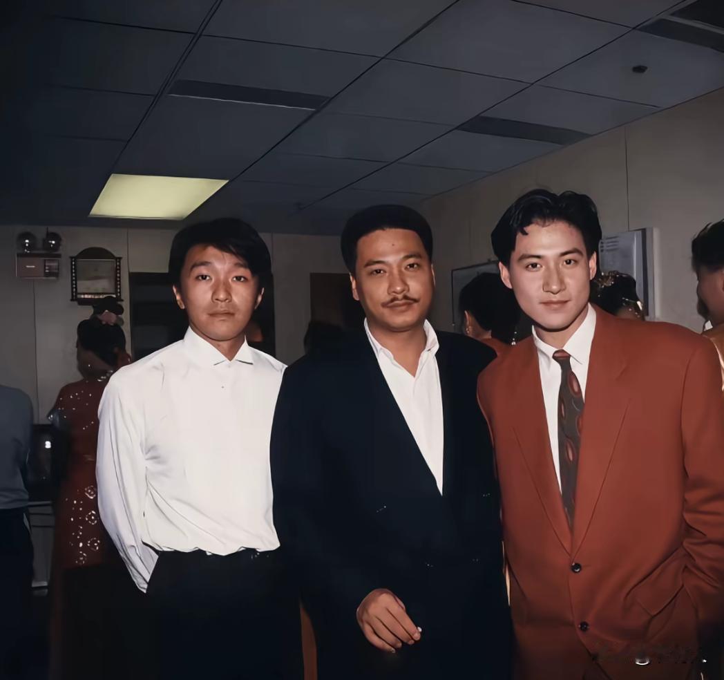 张学友与两人同为香港演艺圈同期艺人，多次同台出席行业活动。吴孟达2021年病逝，