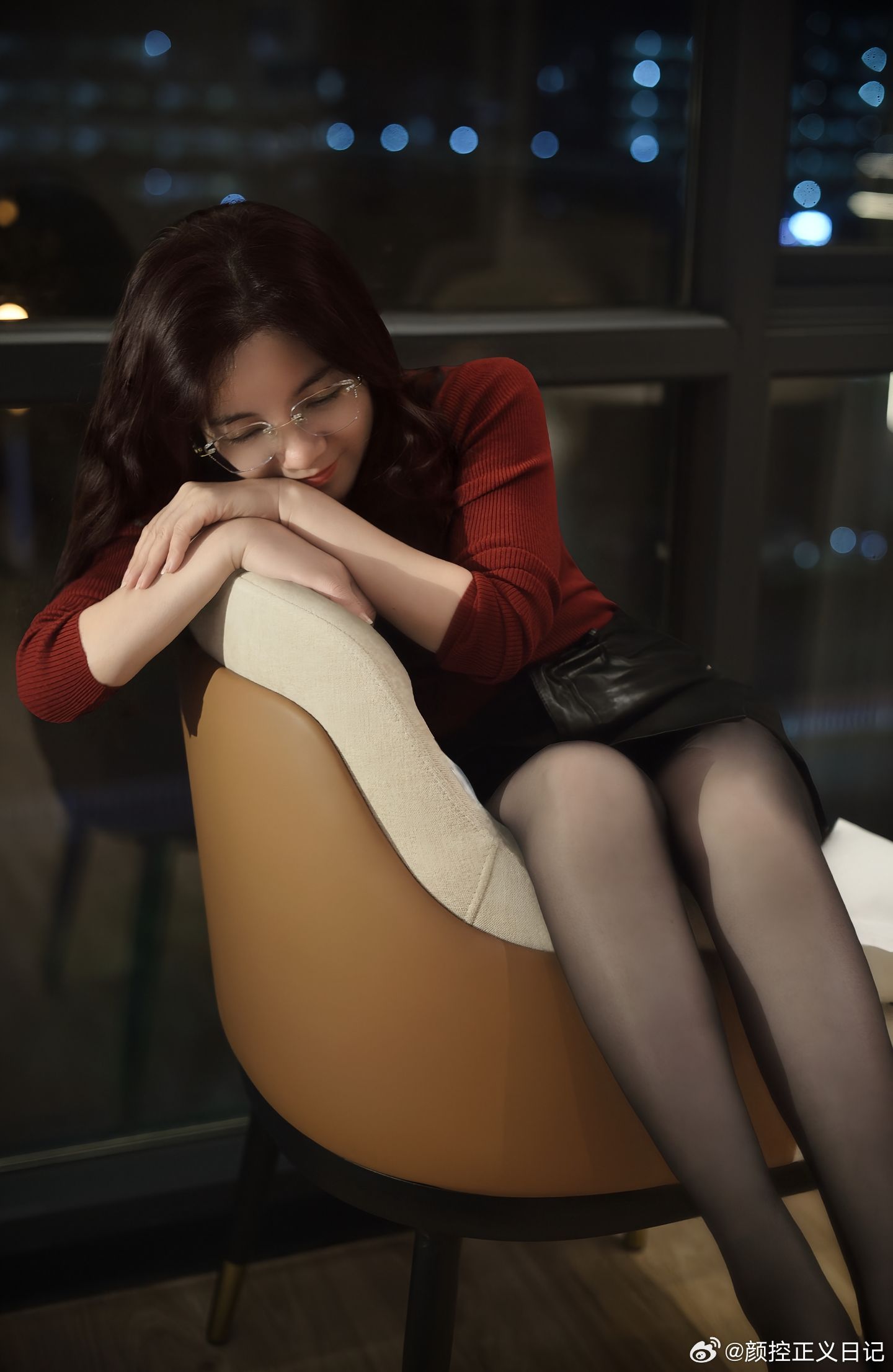 轻熟女神范儿姐姐迷人的笑美女