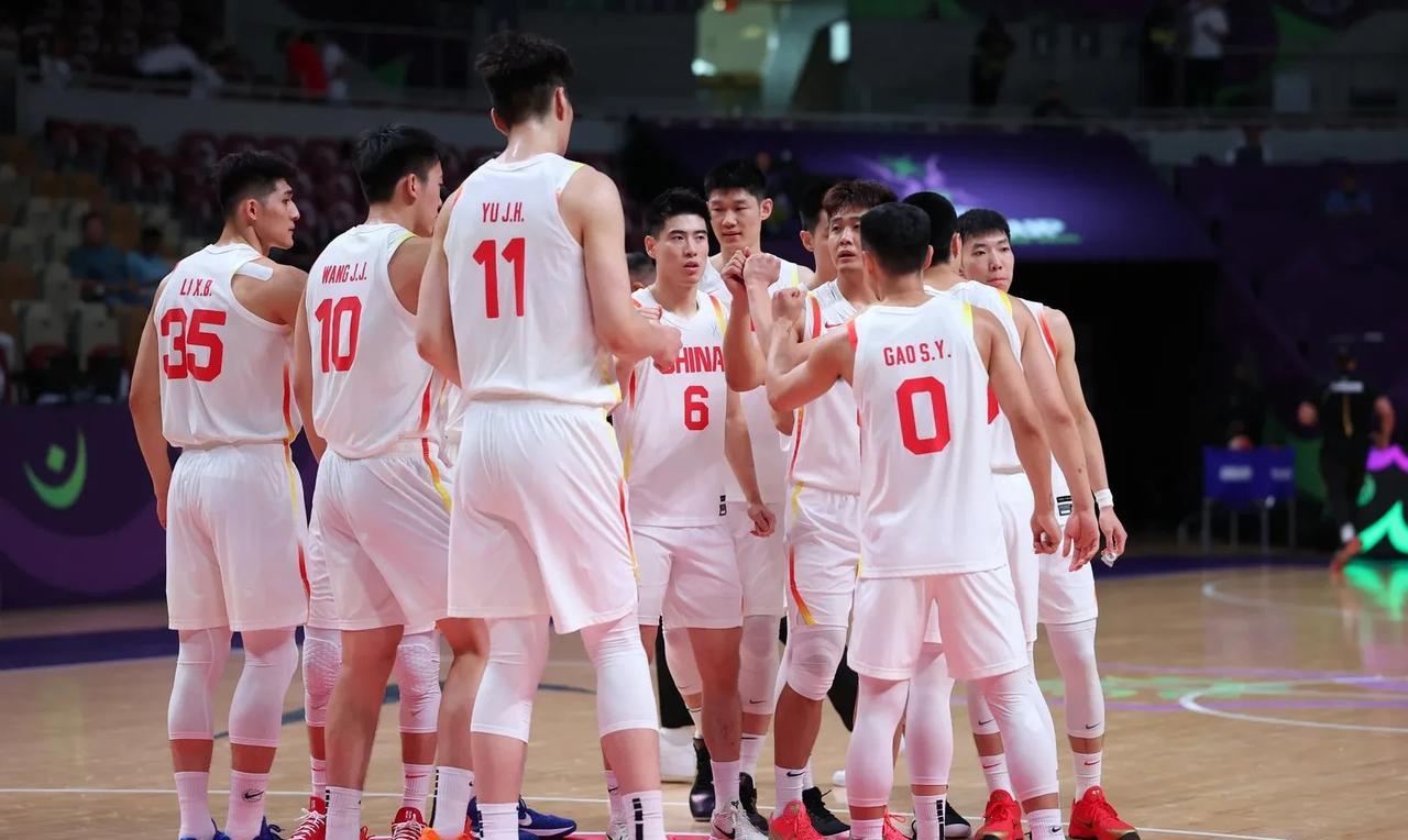 王俊杰真棒！男篮亚洲杯1/4比赛，中国79:71韩国今天中国队首发，赵睿，胡明