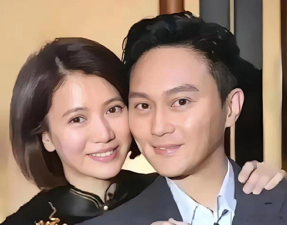 郭富城给张智霖发微信，开头从不说“在吗”，总是直截了当问：“袁领导，今晚批不批麻