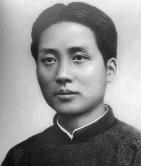 毛主席的四个“未解之谜”：第一，中年得“痣”。第二，毫发无损。第三生命里不寻常的