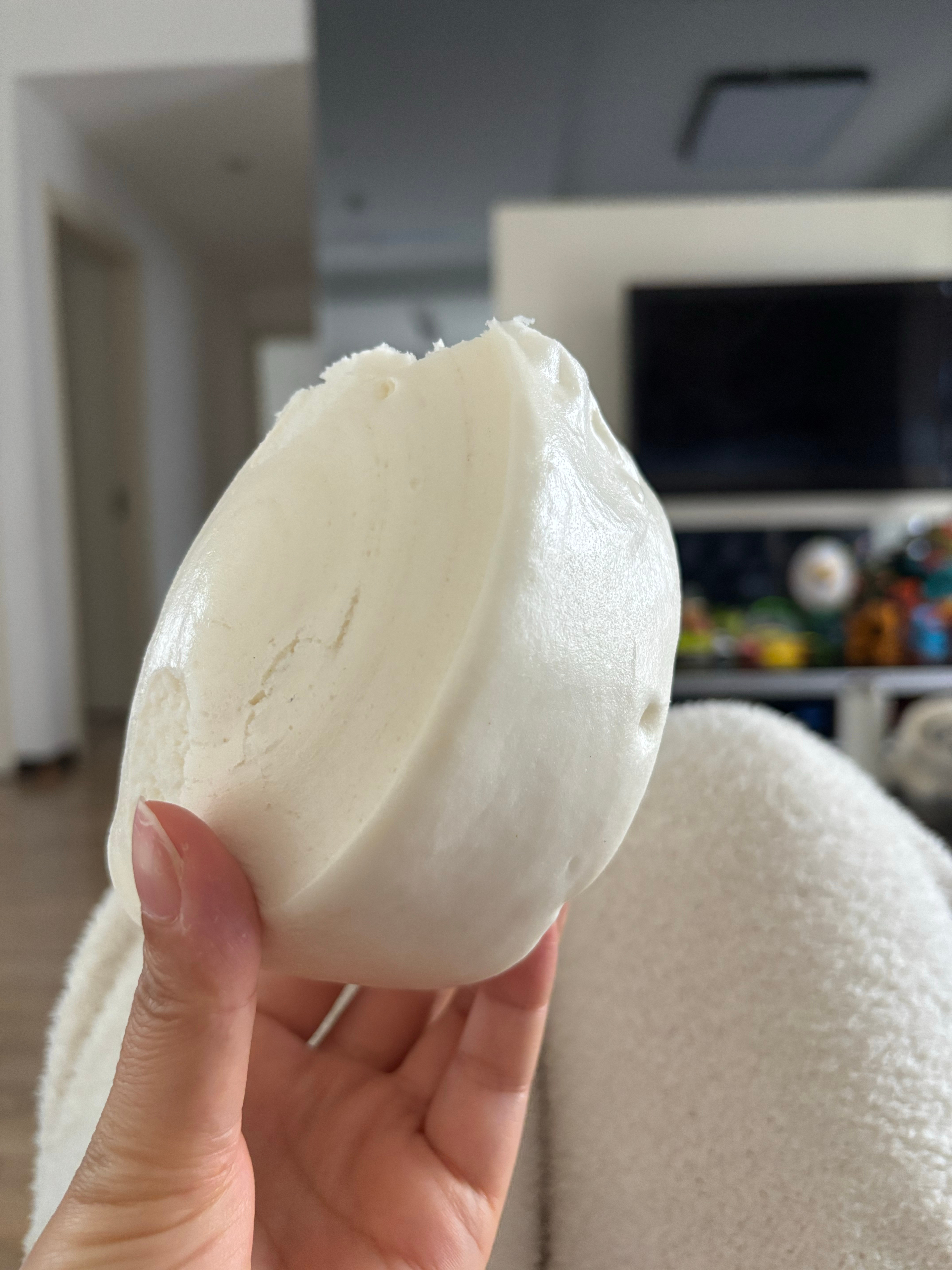 大早上朋友提来食堂做的馒头包子爱面食的我一口气炫了两个感觉午餐都免了