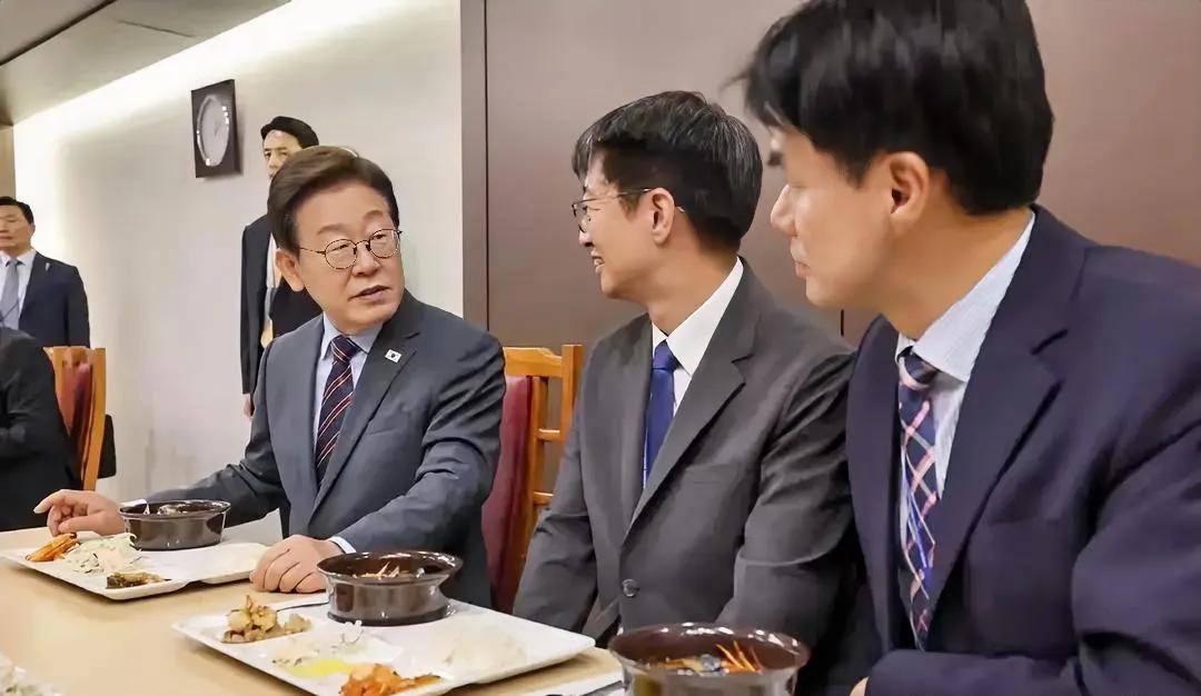 苦尽甘来，李在这时候获胜了，成为总统，对他来说是人最得意的事情。虽然过程十分艰难