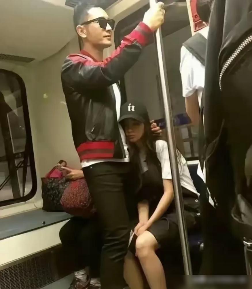 黄晓明离婚后一个字没解释，倒是叶珂把底裤都抖出来了。2026年8月新恋