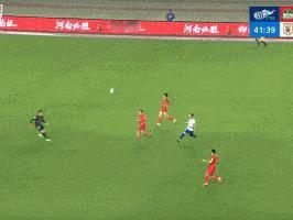 狼狈的泰山队在最后时刻顶住了河南队的狂轰，保住了1:0的比分，最终拿下比赛。但