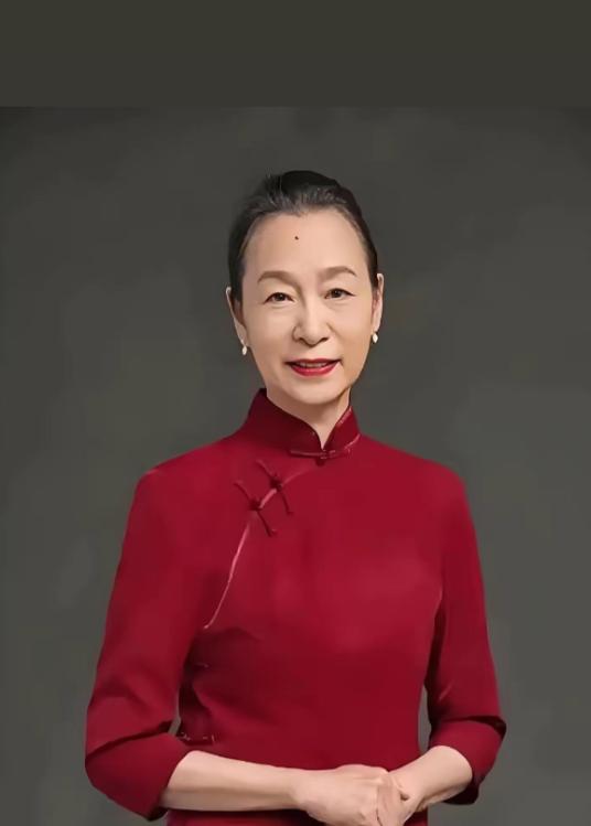 他去美国进修，整整两年没见老婆。等他回国，看到老婆正在坐月子，他没有发火，没有暴