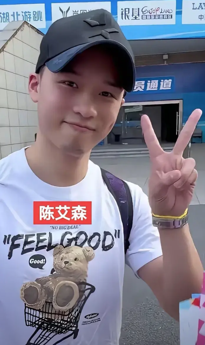 陈艾森，世界冠军的日常，依然还是训练训练，他就是想要在跳水的路上，继续走下去。