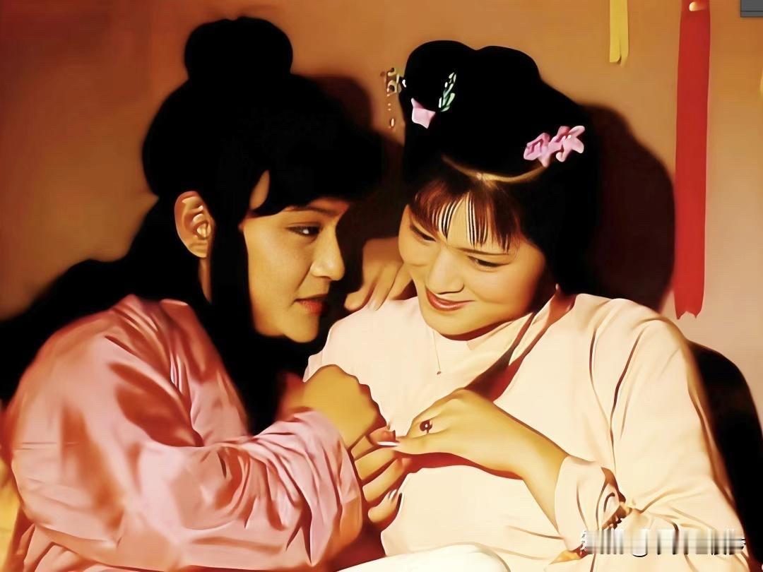 林黛玉说得没错，贾宝玉真的太没有定力了，给了阳光就灿烂，见了姐姐就忘了妹妹。