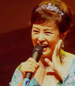 歌唱家朱明瑛与丈夫王明琦和平离婚，谁曾想王明琦转身娶了朱明瑛亲妹妹的小姑子，姐妹