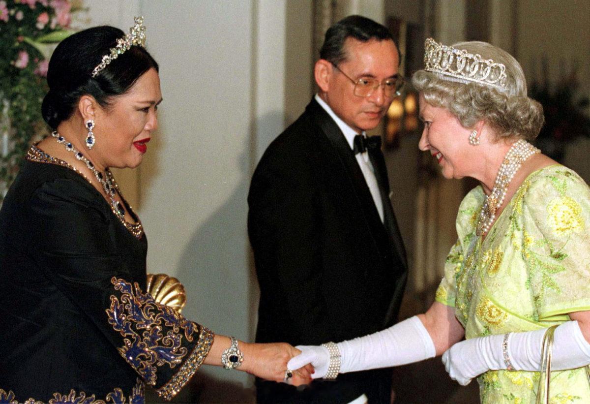 英国王室1996年10月30日，伊丽莎白二世女王在泰国曼谷的英国驻泰
