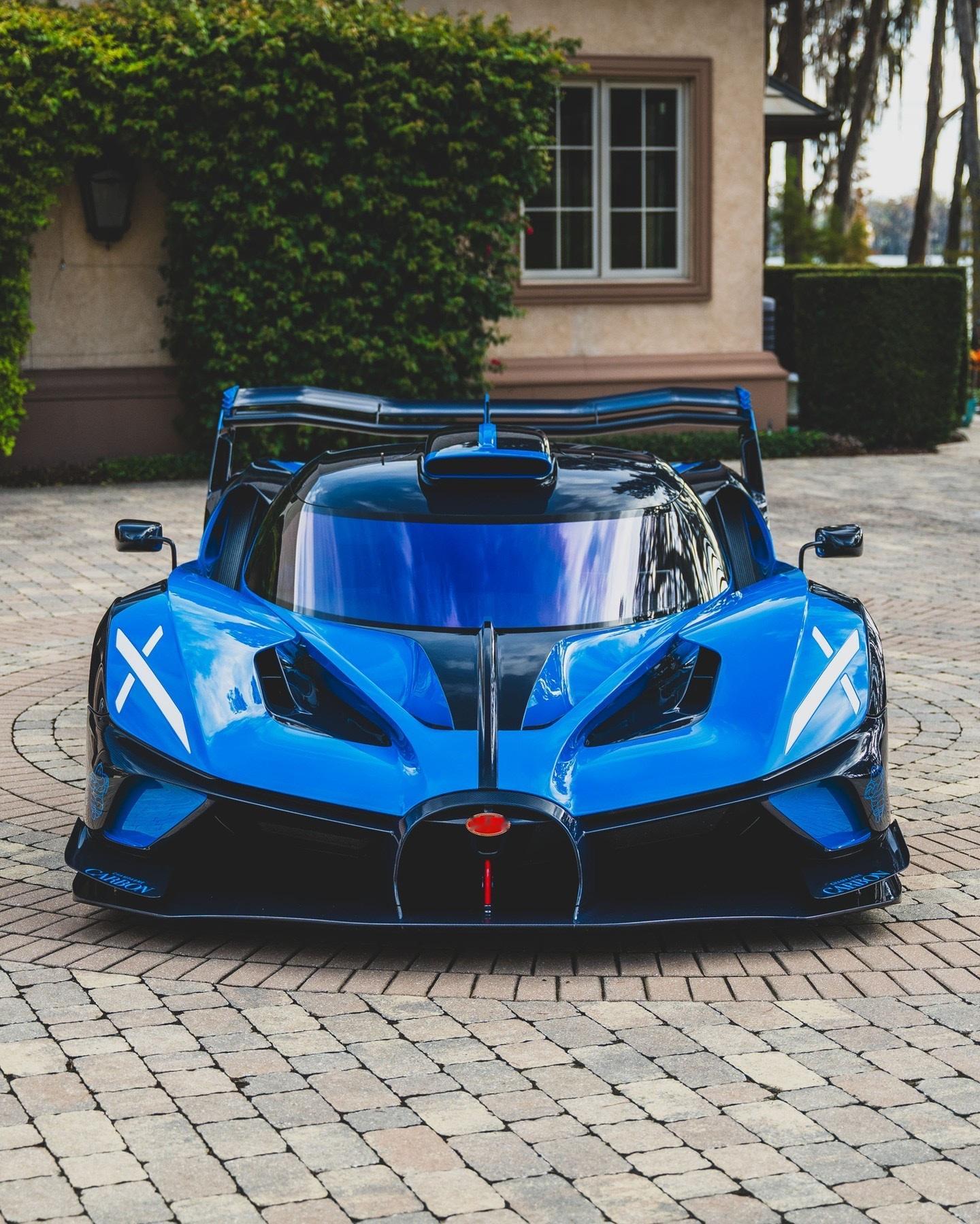 Bugatti的W-16四涡轮增压发动机的最终进化。BugattiBolide