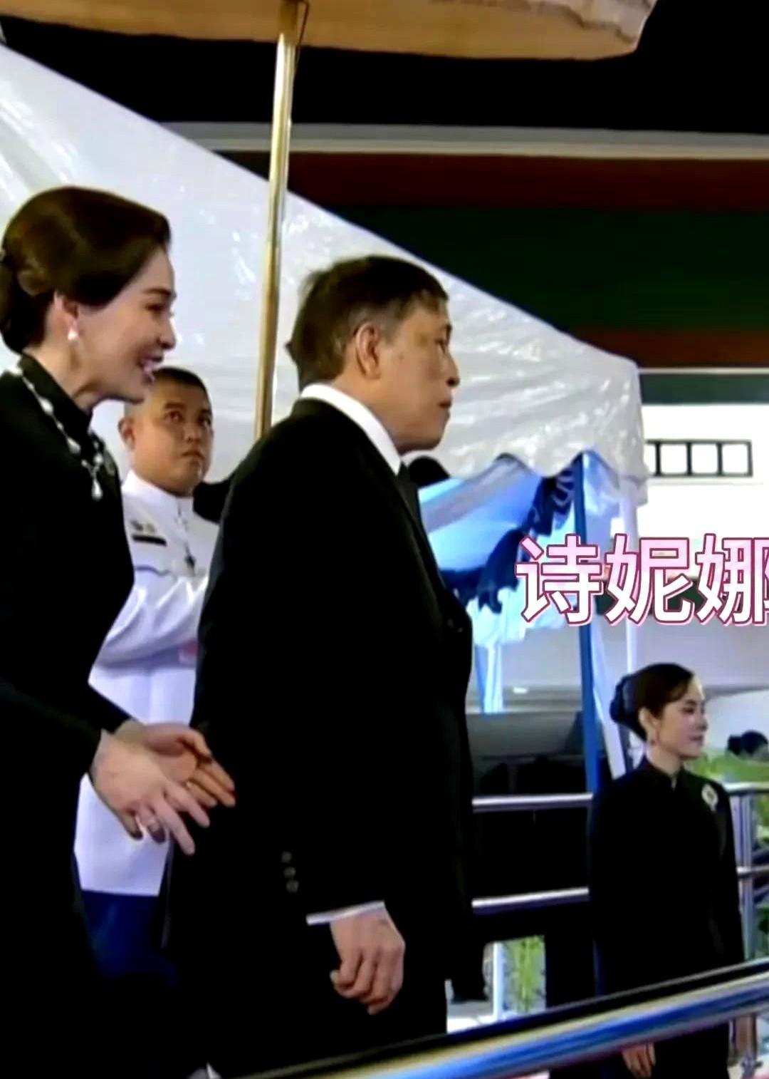 苏提达站C位，诗妮娜靠边站。泰国王室没发声明，但每场活动都在说话。九月至今，