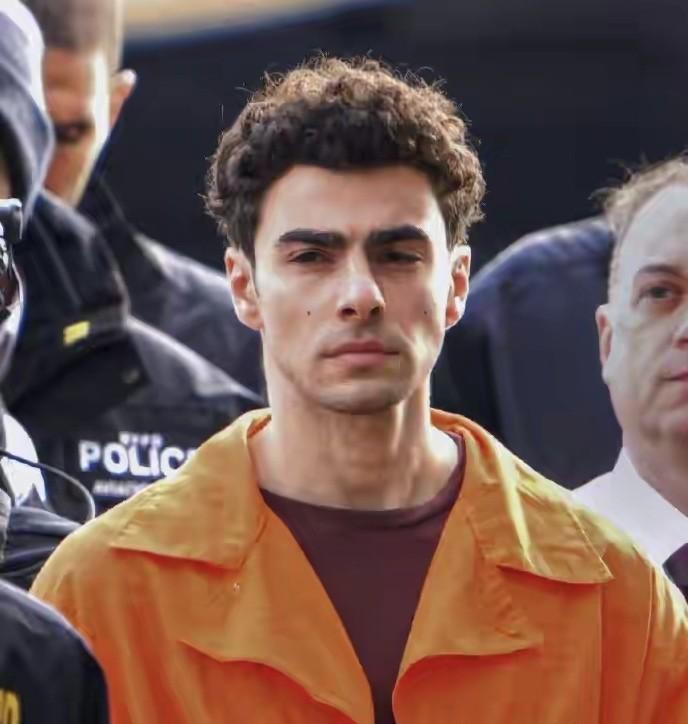 美国医保CEO被当街枪杀，被枪杀的，是马里兰州最大医保公司“关怀优先”的CEO。