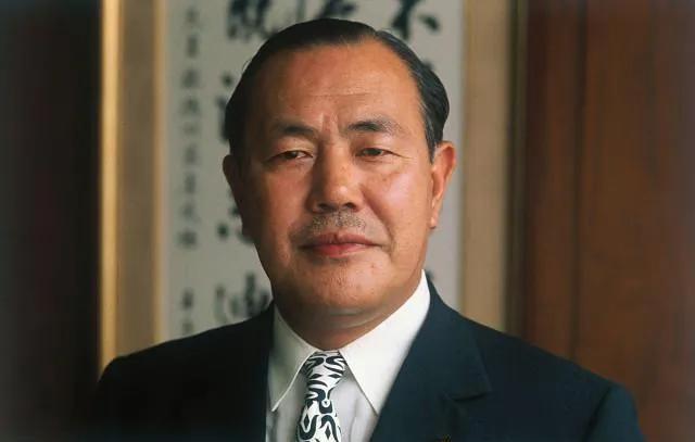 田中角荣访华时，说他54岁就当首相，周总理笑着说：我51岁就当了“周总理的胳