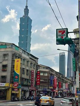 事实上，台湾省2025年这个4万美元的人均GDP，已经没啥意义了。 现在台湾