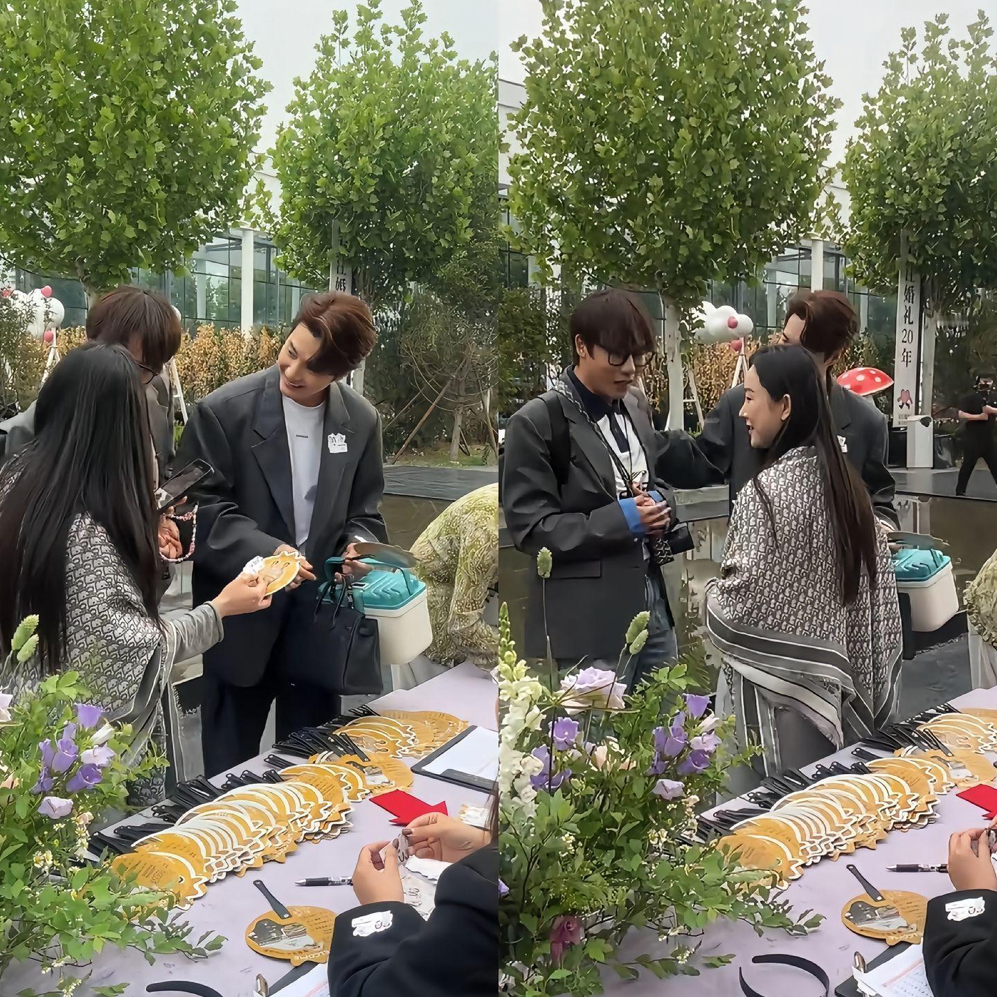 张檬小五参加好友婚礼。张檬产后圆润了不少，看上去有些憔悴，果然怀孕生产对女生消耗