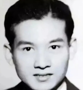 1946年，他离开了刚结婚9天的妻子，一别42年，终于踏上了从台湾回大陆的邮轮