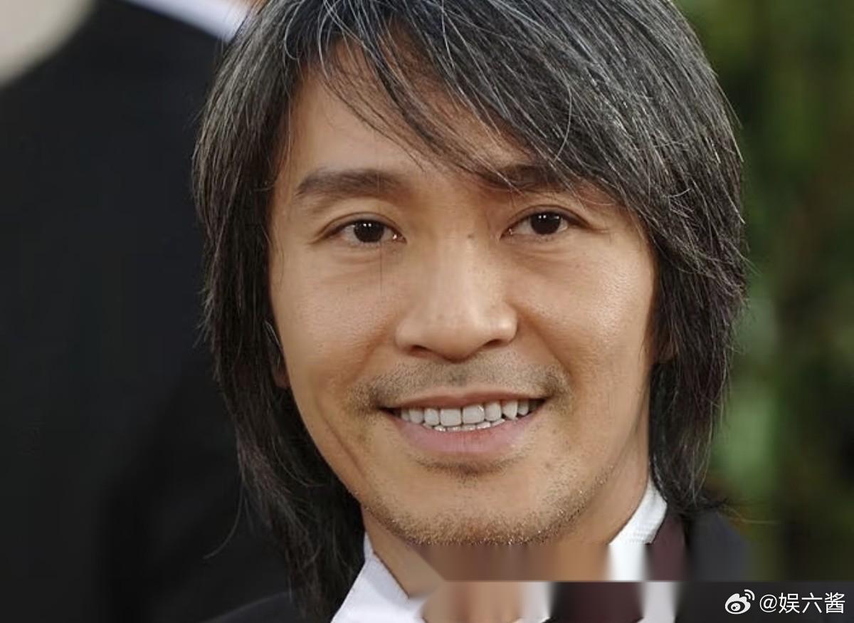 周星驰，新片定档！6月22日，演员周星驰突然冲上了热搜，让人没有想到的是，这次