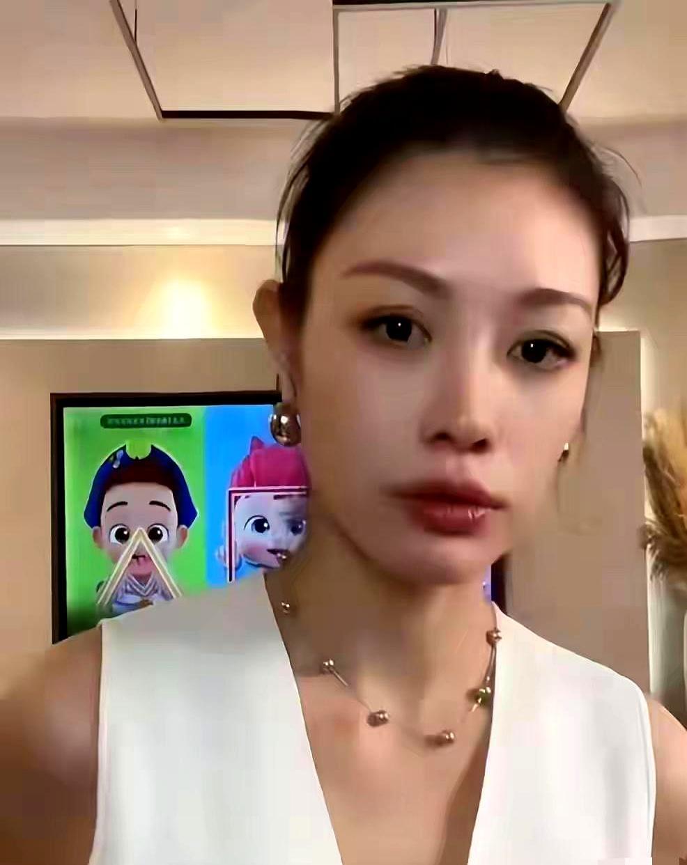 那个18岁给汪峰生下女儿的葛荟婕，终究还是在3万元的戒酒手术和男友的三个耳光里，