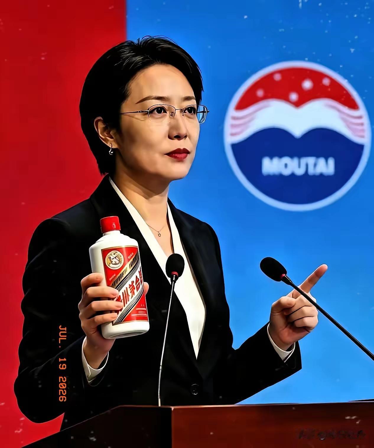 7月18日，白酒圈被一道震天闷雷直接劈成了两半。茅台连个招呼都不打，深夜暴甩一张