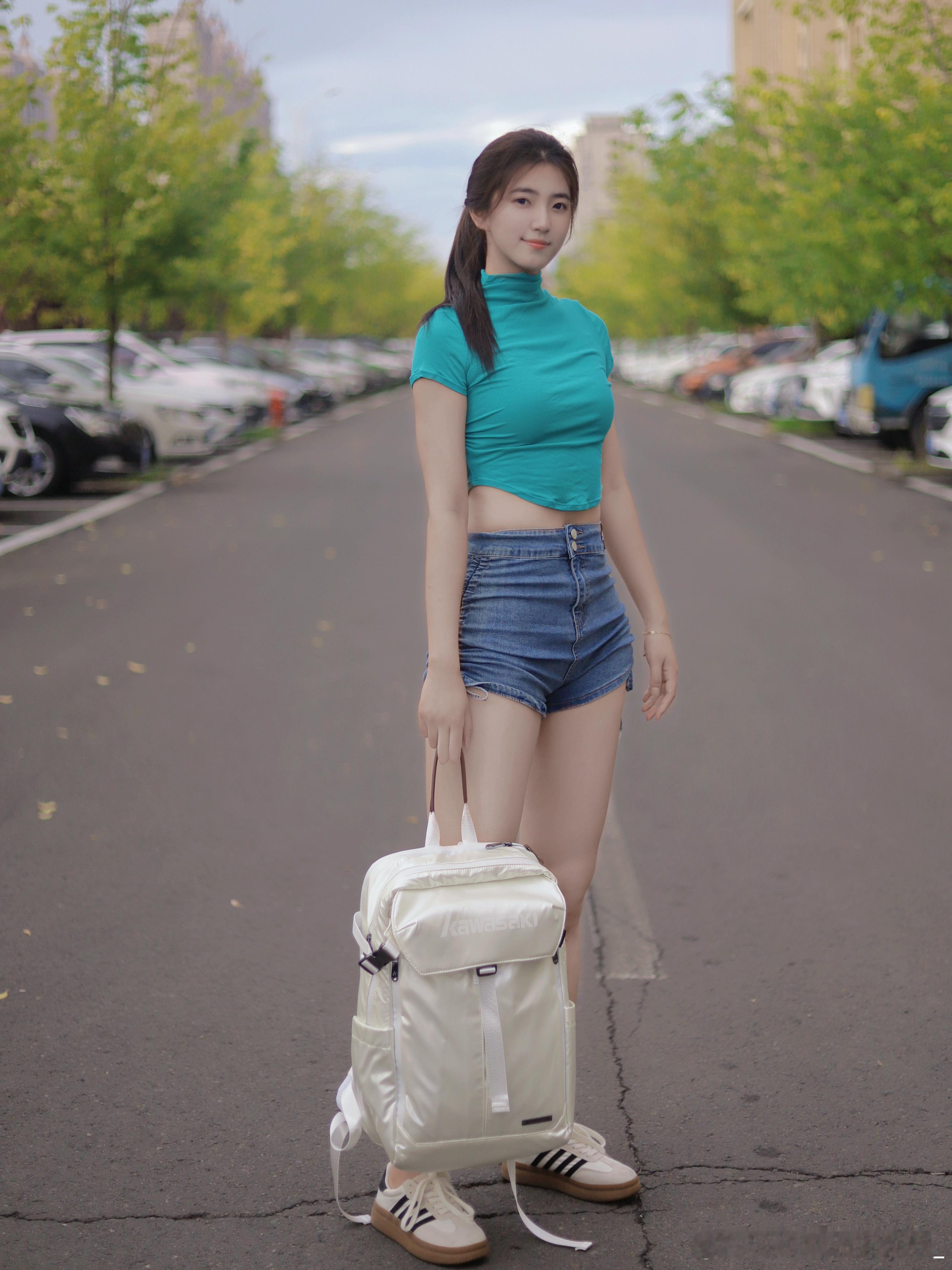 总会在某一瞬间明白，有些牢笼是自己给自己的​​​